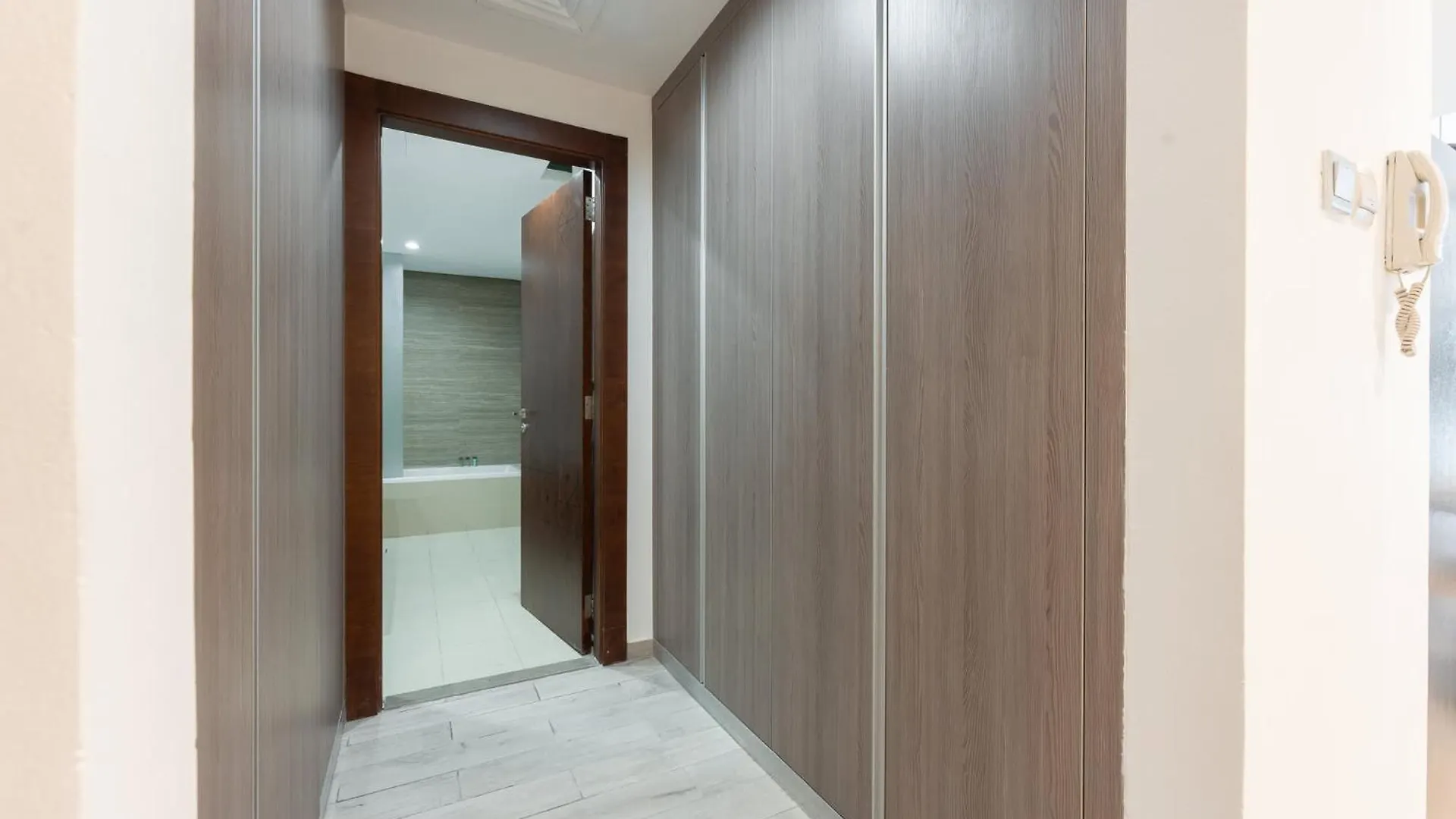 Elegant Living In A Prime Location Shamal Residence Ντουμπάι
