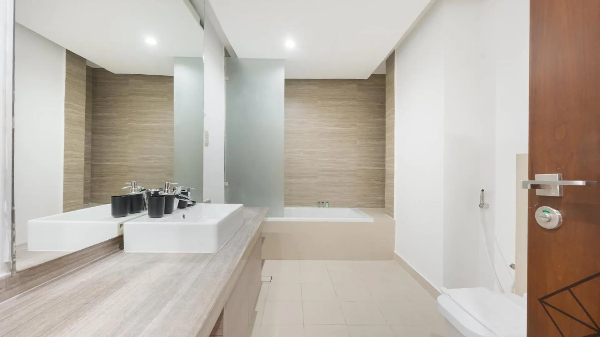 Elegant Living In A Prime Location Shamal Residence Ντουμπάι 0*,
