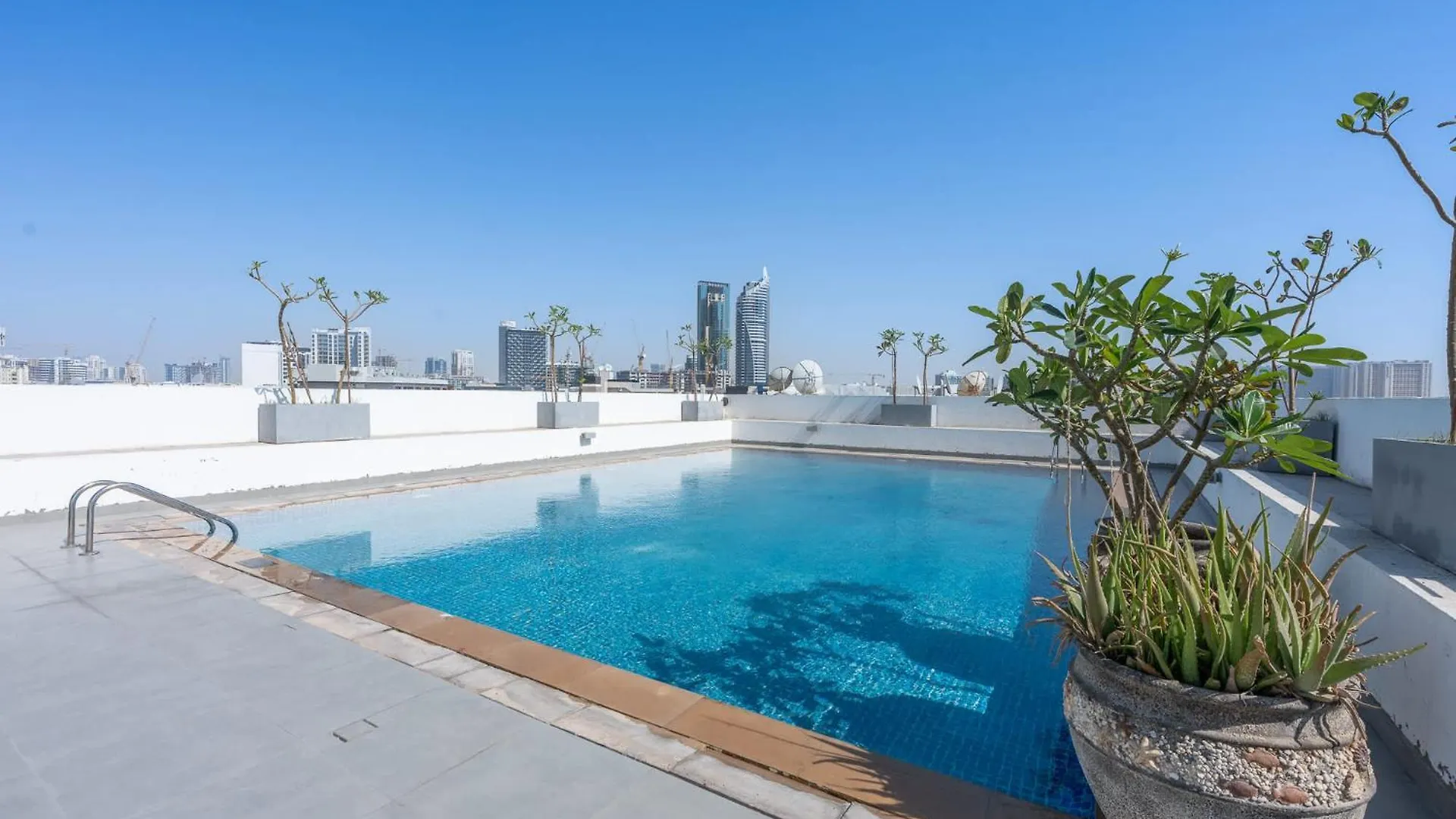 Elegant Living In A Prime Location Shamal Residence Dubai 0*,